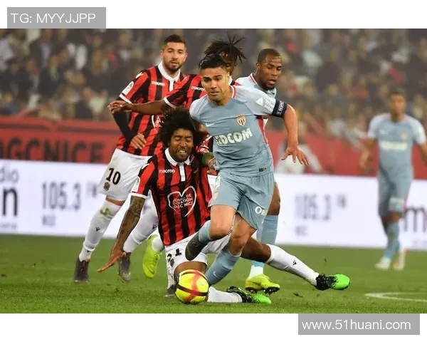 尼姆与阿雅克的激烈对决揭示法甲联赛的竞争魅力与球队实力较量